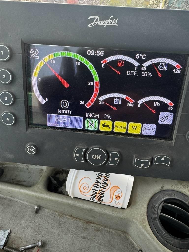 Lännen 8600I Kaivurikuormaajat