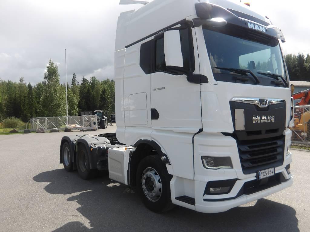 MAN TGX 28.520 6x2 Vetopöytäautot
