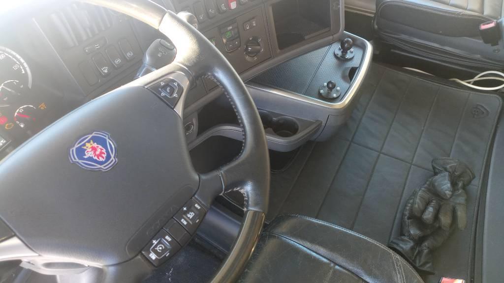 Scania R560 6x2 Vetopöytäautot