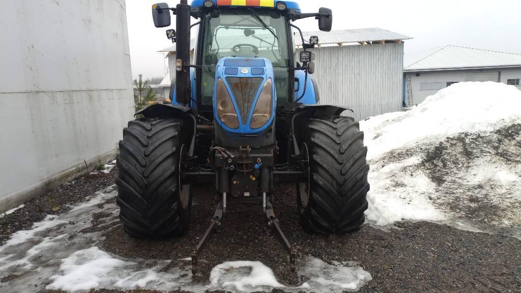 New Holland T 7.200   Korjattavaksi Traktorit