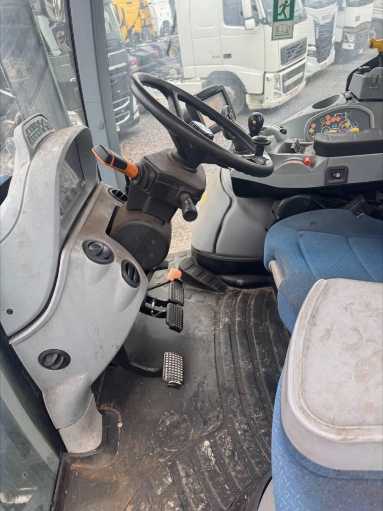 New Holland T 7.200   Korjattavaksi Traktorit