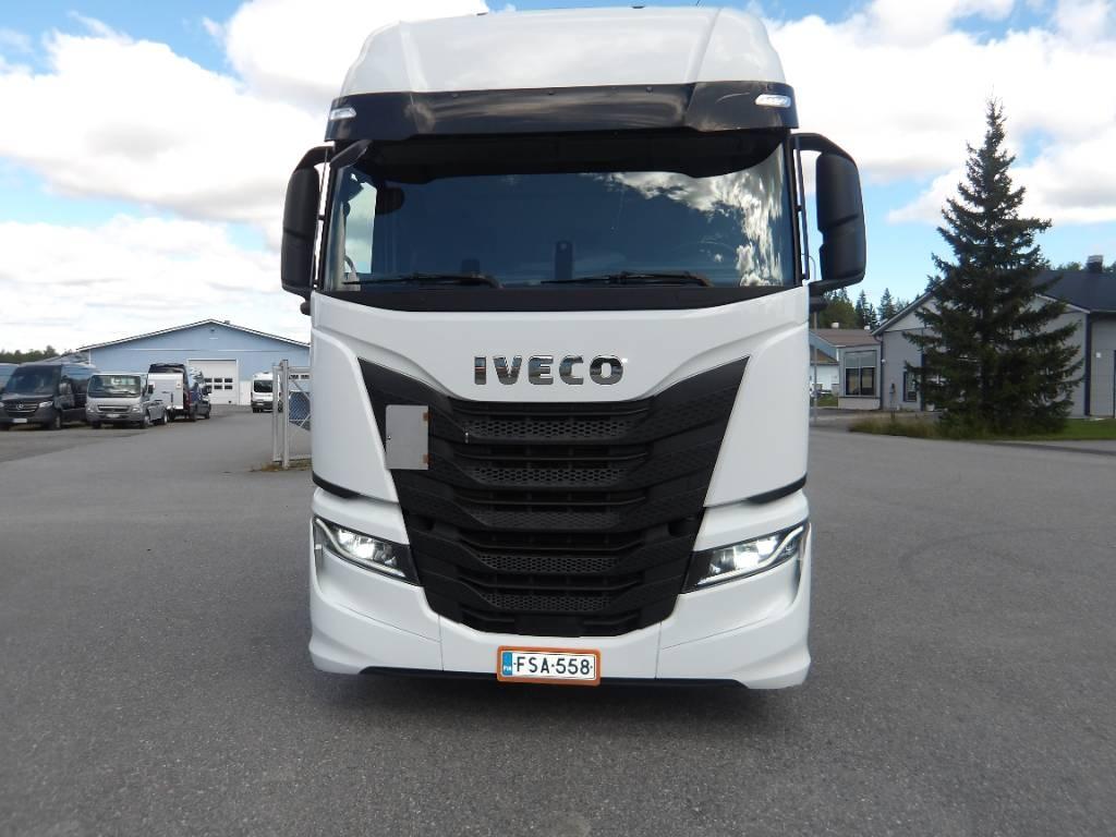 Iveco AS 440 STY Vetopöytäautot