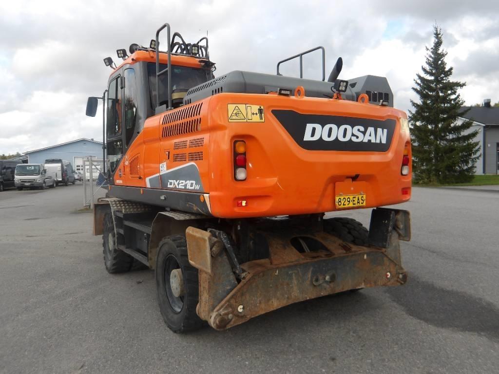 Doosan DX 210 WE Pyöräkaivukoneet