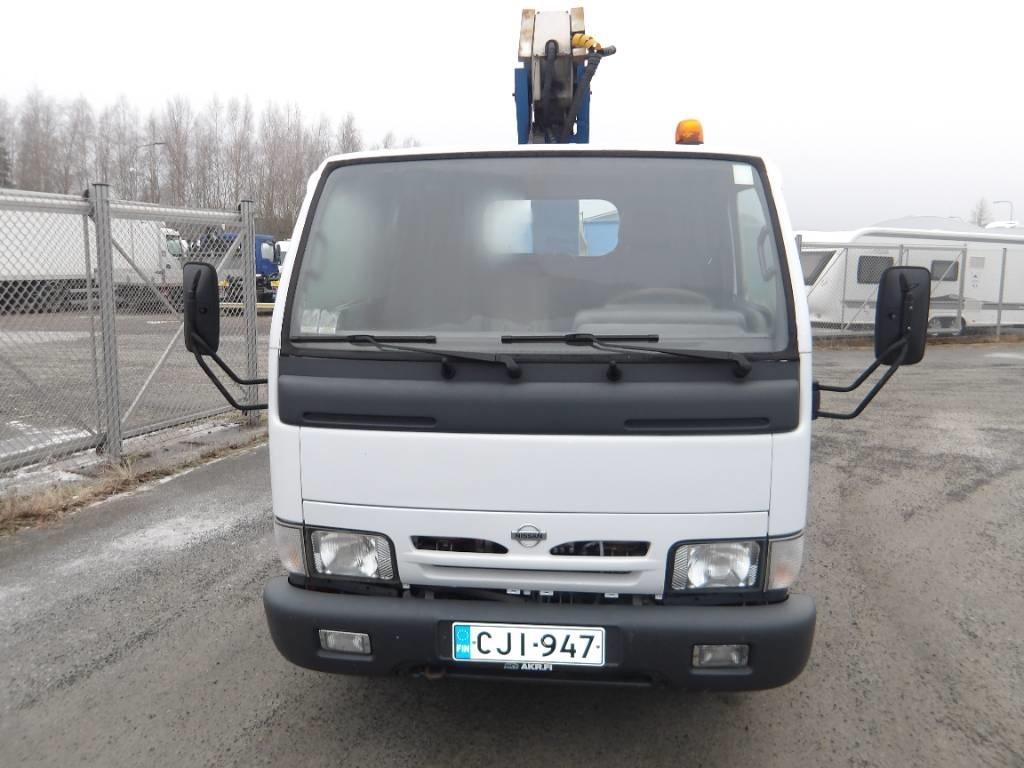 Nissan 120 Multitel 160 10V katsastus 1/25 Nostolava-autot