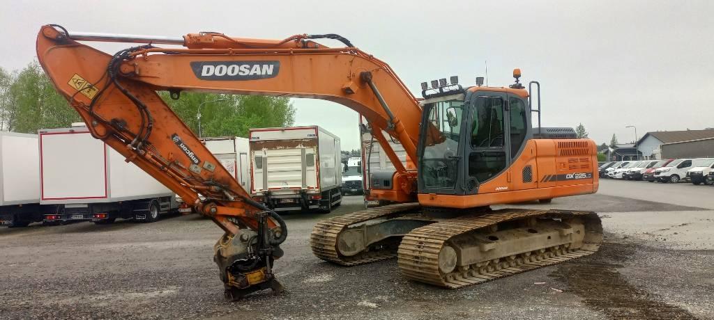 Doosan DX 225 LC Telakaivukoneet