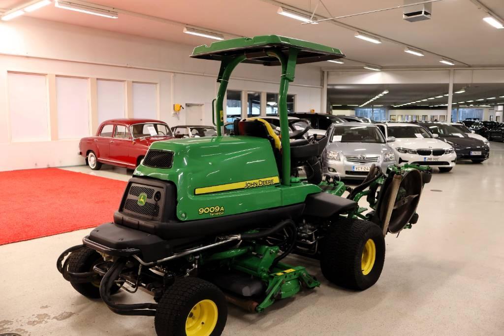 John Deere 9009 A Reuna-alueiden ja karheikkojen leikkurit